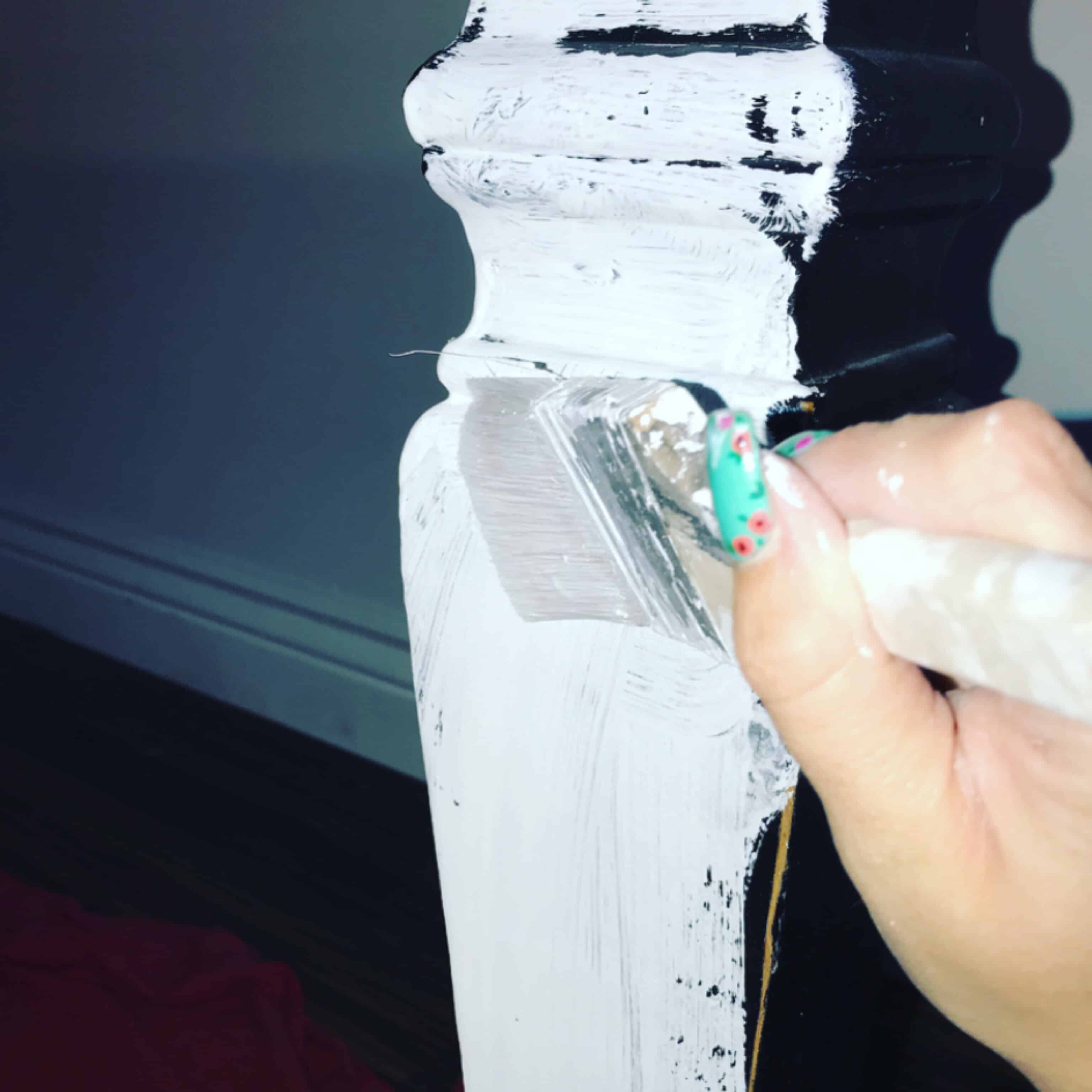 The Best Affordable DIY Chalkpaint To Use on Furniture.