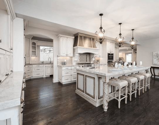 These are the Prettiest Farmhouse Kitchens EVER!