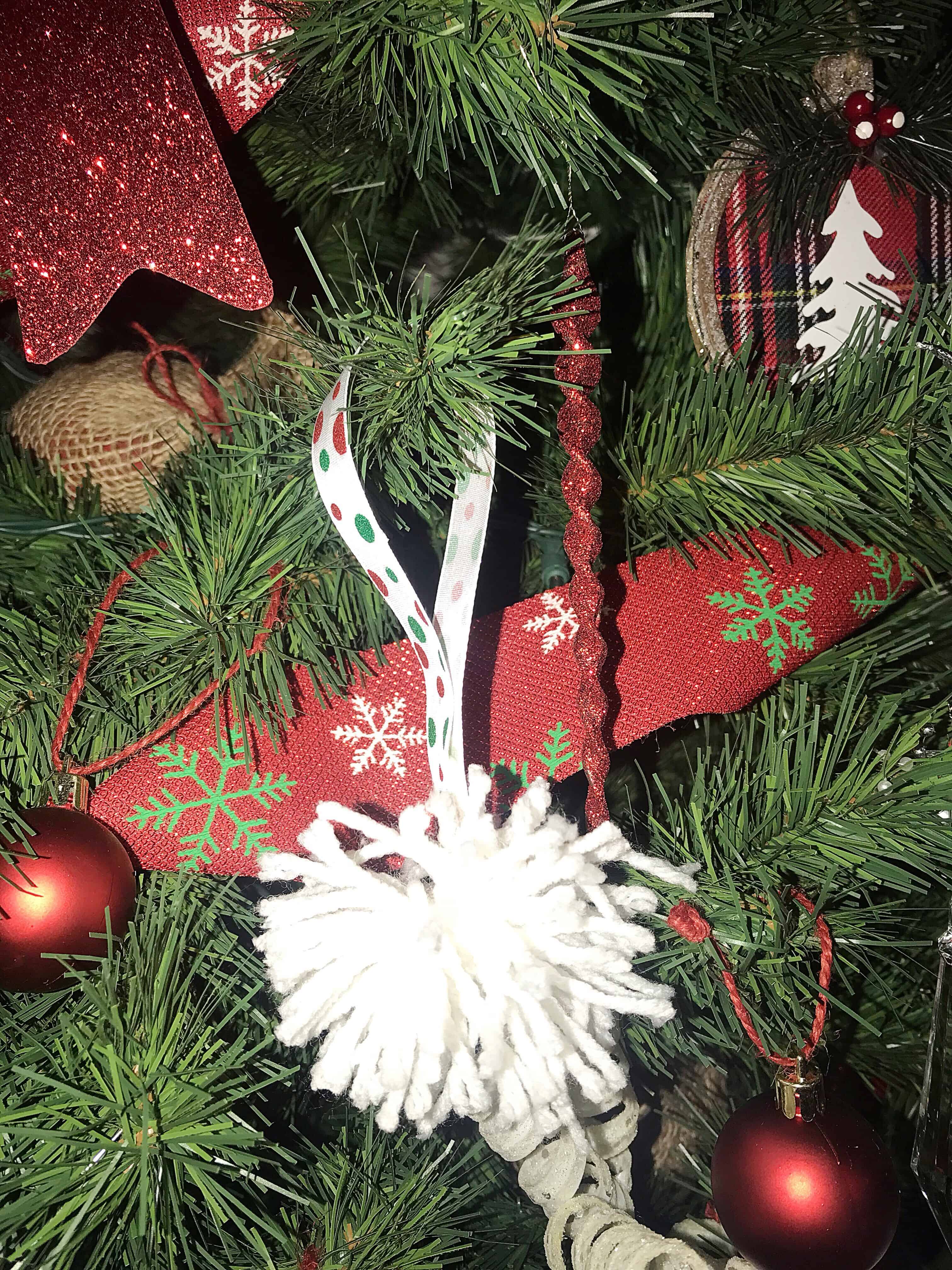 DIY Pom Pom Ornament