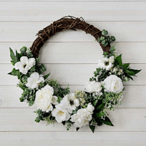 This white farmhouse poppy wreath is stunning. It is the perfect touch of white and neutral that I love. It is the best wreath for spring time.