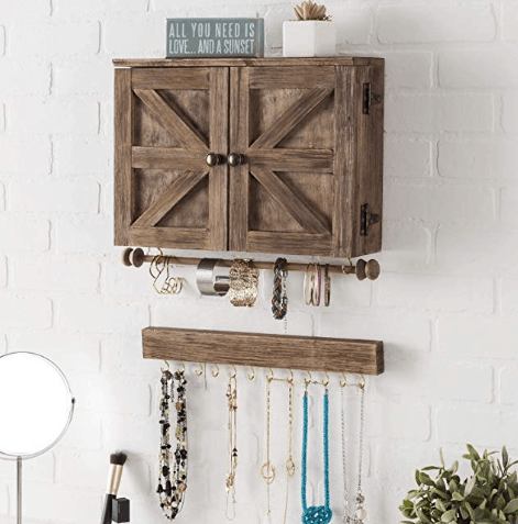 decorating a farmhouse bathroom